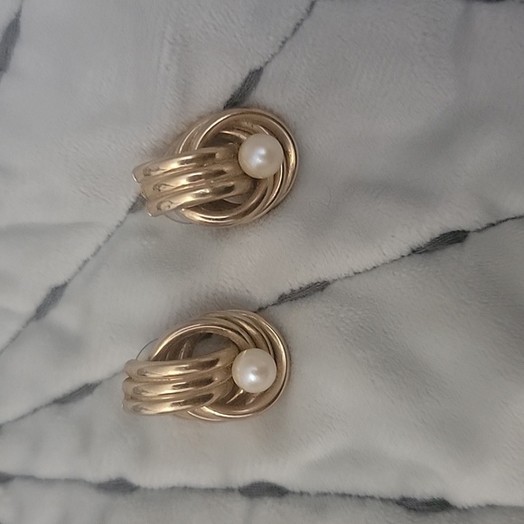 14 k gold earring with pearl - Picture 2 of 5